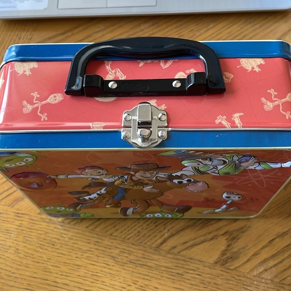 Toy Story 4 Tin Lunch Box Disney Pixar, Woody, Buzz, Jessie, Forky Bullseye - Picture 2 of 5